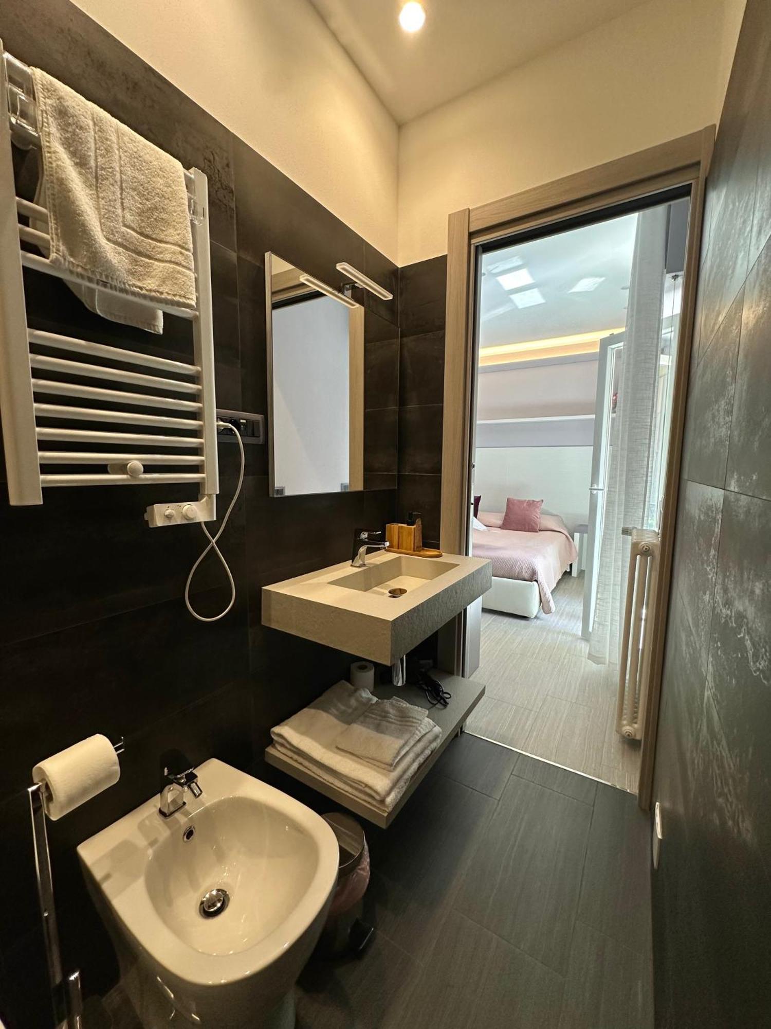 Real Rooms Dalia ลาสเปเซีย ภายนอก รูปภาพ